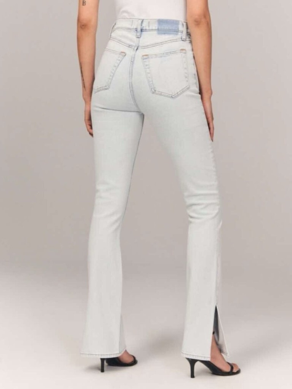 ABERCROMBIE & FITCH THE SLIM STRAIGHT ULTRA HIGH RISE JEAN WITH VENT HEM Size 29 - Picture 3 of 6